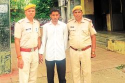 छात्रा से बलात्कार और हत्या के मामले का खुलासा, खून देखकर घबराया इसलिए
अचेतावस्था में दोस्त की मदद से झाड़ियों में फेंका - image