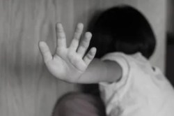 Jhunjhunu: बुखार में तप रही थी नाबालिग बेटी, घर में घुसकर युवक ने किया बलात्कार,
मजदूरी करने गई थी मां - image