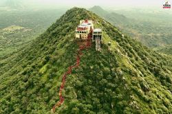 Pushkar: एक लाख महिला श्रद्धालुओं ने मांगी अखंड सुहाग की मनोकामना, रत्नागिरी
पहाड़ी में छाई सतरंगी छटा - image