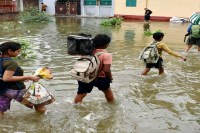 लगातार बारिश के चलते सभी स्कूलों में छुट्टी, डीएम का आदेश – बच्चों में खुशी की लहर