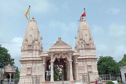 चोरों ने तोड़े ताले, चांदी के आभूषण और दानपात्र की नकदी पर हाथ साफ,
पुलिस-फॉरेंसिक टीम जांच में जुटी - image