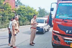 दिल्ली हाईवे पर लेन सिस्टम लागू, नियम तोड़े तो होगा 2000 रुपए का चालान, कैमरों
से निगरानी के बाद होगी सख्त कार्रवाई - image