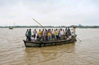 गर्जन और तेज हवाओं का खतरा फोटो सोर्स : Social Media