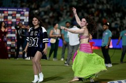UP T20 League: यूपी T20 लीग उद्घाटन समारोह में तमन्ना, दिशा और सुनिधि का
धमाकेदार जलवा - image