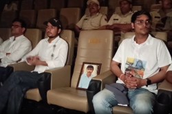 ‘उदयपुर फाइल्स’ रिलीज: पिता की तस्वीर के साथ बेटों ने देखी फिल्म, कन्हैयालाल की
पत्नी ने क्यों बनाई दूरी? - image
