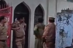 सिगरेट के चक्कर में समाजवादी पार्टी कार्यालय पर मारपीट…भाजपा ने कसा तंज - image