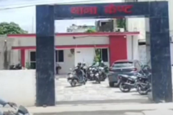 अधिवक्ताओं पर हमला करने वाले ठेकेदार समेत 52 पर मुकदमा दर्ज…नंगी रिवॉल्वर और
सरिया, डंडों से किया गया था हमला - image