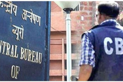 रेलवे भर्ती बोर्ड , गोरखपुर के पूर्व चेयरमैन के घर CBI का छापा, चार घंटे तक हुई
पूछताछ…आलीशान मकान देख CBI के उड़े होश - image