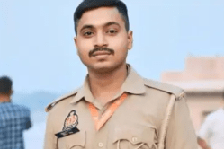 ड्यूटी के लिए साथी को जगाया …फिर SLR राइफल का ट्रिगर दबा कर PAC जवान ने अपना
भेजा उड़ाया, कैंप में हड़कंप - image