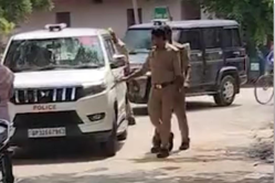साहब मैंने अपने पिता की हत्या कर दी है…युवक की बात सुन थाने में हड़कंप…घटनास्थल
पर खून से सनी पड़ी थी पिता की लाश - image