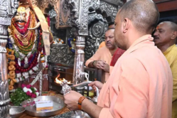 दो दिवसीय दौरे पर मुख्यमंत्री योगी आदित्यनाथ पहुंचे काशी, पूजन अर्चन के बाद बाढ़
विस्थापितों से मिले - image
