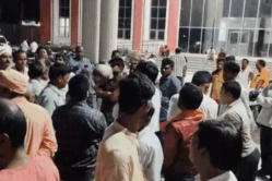 कुशीनगर में RSS के सह संघ चालक के बेटे की नृशंस हत्या…हमलावरों ने आंखें फोड़ी,
कान काटा, क्षेत्र में भारी तनाव - image