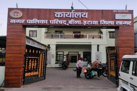 Due to the absence of CMO, the sanitation system got disrupted and the salaries of employees got stuck during the festival