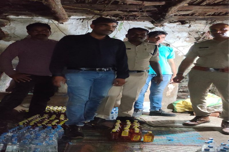 Police seized illegal liquor worth sixty thousand rupees from a ruined room