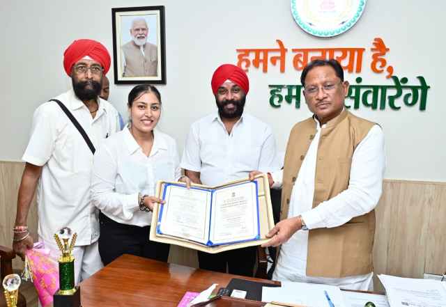 CG News: राष्ट्रपति सम्मान से सम्मानित देवाशीष और मनतृप्त कौर, मुख्यमंत्री विष्णु देव साय से की सौजन्य मुलाकात