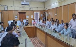 शहर की सफाई व्यवस्था बिगड़ी है, तो नगर पालिका के कर्मचारी कहां हैं, हर दिन ली
जाए उपस्थिति- अपर आयुक्त - image
