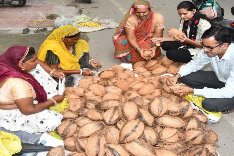Before Rakshabandhan, the prices of coconut and raisins increased