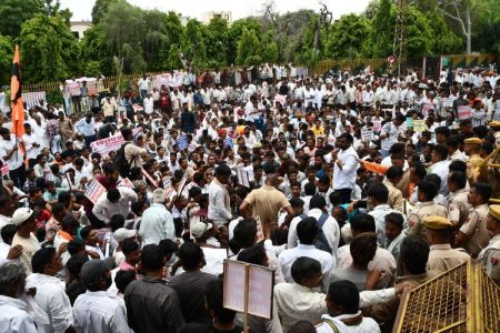 Prajapati Samaj roared in protest against the ban on soil exploitation