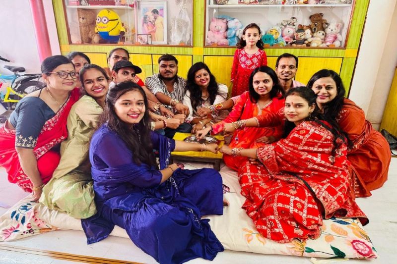 Rakshabandhan festival: The thread of affection on brother's wrist