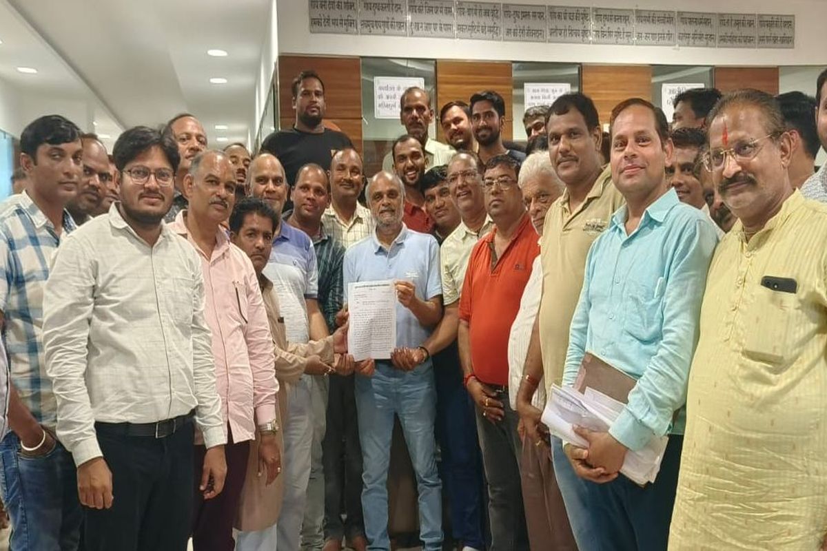 Uproar in Mandis over user charges, all Mandis remained closed on the third day too