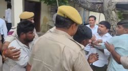 संजू सैनी हत्याकांड: पत्नी की हत्या के आरोपी से कोर्ट परिसर में मारपीट, थप्पड़
जड़े - image