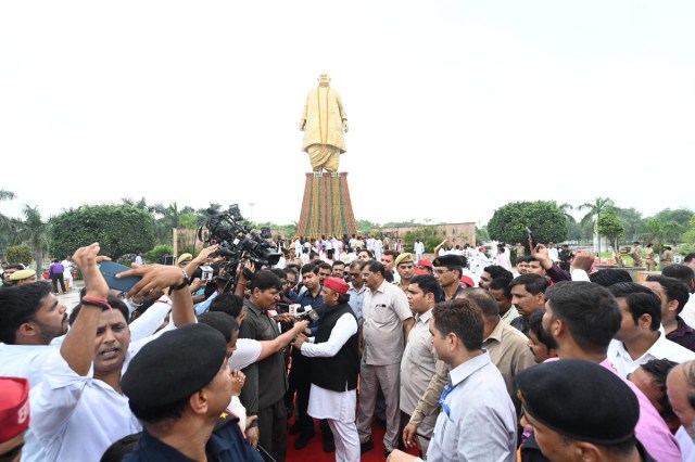 अंग्रेजों ने भी पढ़ाई पर FIR नहीं की, लेकिन BJP कर रही:
