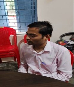 संबल योजना के रुपए जारी करने के एवज में दस हजार की रिश्वत लेते बड़ामलहरा जनपद का
बाबू रंगे हाथ गिरफ्तार - image