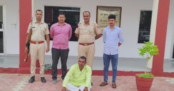 22 साल से फरार हत्या के आरोपी को किया गिरफ्तार, साधु का भेष बदलकर अलग-अलग
राज्यों में काट रहा था फरारी - image
