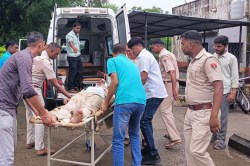 युवक की मौत के 12वें दिन के कार्यक्रम में हंगामा, मकान में आग लगाई, पुलिस पर
हमला, 3 जवान घायल - image