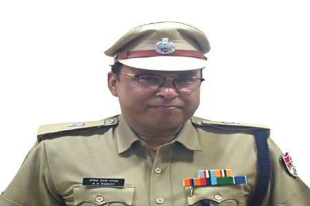 RPF के दो जांबाज अधिकारियों को “सराहनीय सेवा पदक” फोटो सोर्स : Social Media