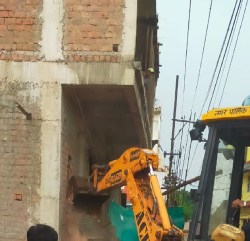 हौसले बुलंद: न कानून का खौफ, न नोटिस का असर, अवैध प्लॉटिंग कर भूमाफिया भर रहे
अपनी जेब - image