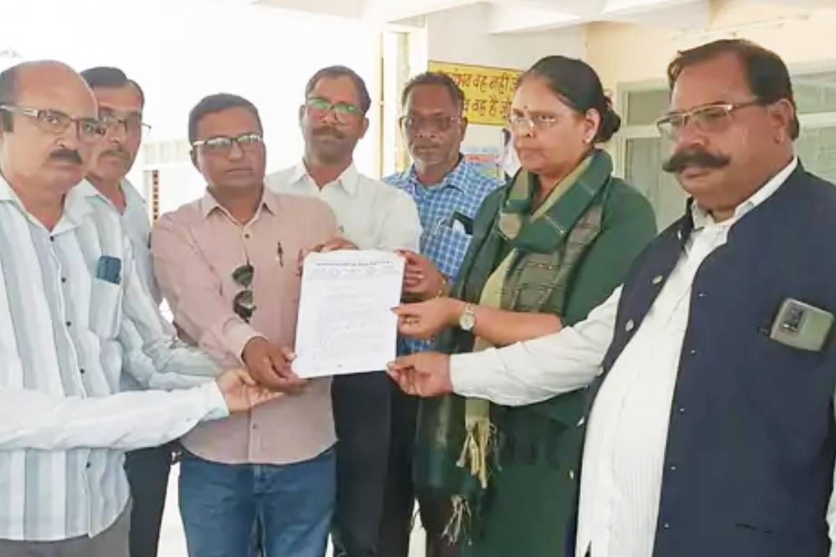 3 दिन की छुट्टी पर रहेंगे पटवारी, प्रशासन को दी उग्र आंदोलन की चेतावनी