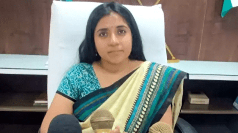 Collector Bhavya Mittal dismissed two officers for irregularities in Khargone