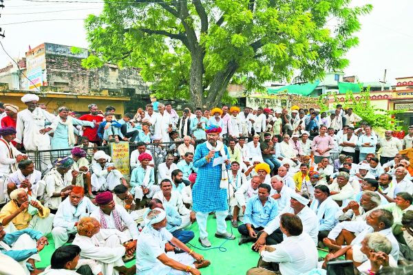 किसानों की समस्याओं को लेकर कांग्रेस ने किया प्रदर्शन