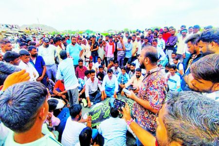 युवक को चाकू से गोदा, हत्या के विरोध में लगाया जाम