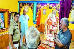 बालाजी प्रतिमा से चांदी का तिलक चुराया - image