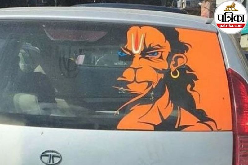 car me bhagwan ki photo