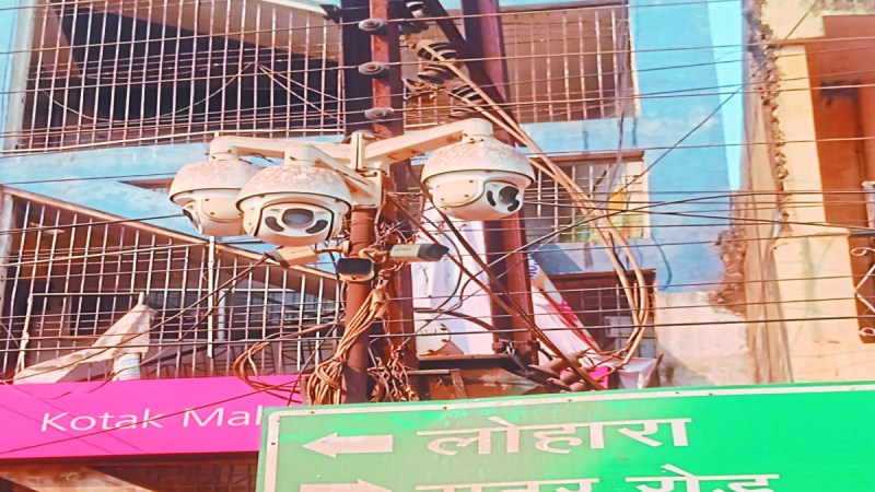 बालोद शहर में विभिन्न स्थानों पर नगर पालिका ने सीसीटीवी कैमरे लगाए, जो कुछ दिन चले और केबल कटने के बाद से बंद हैं।