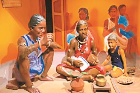 WorldTrible-day: संग्रहालय में आदिवासियाें का बसा संसार, मृत्यु पर बजाने वाला मरनी ढोल है, बस्तर दशहरे की झलक भी सजी