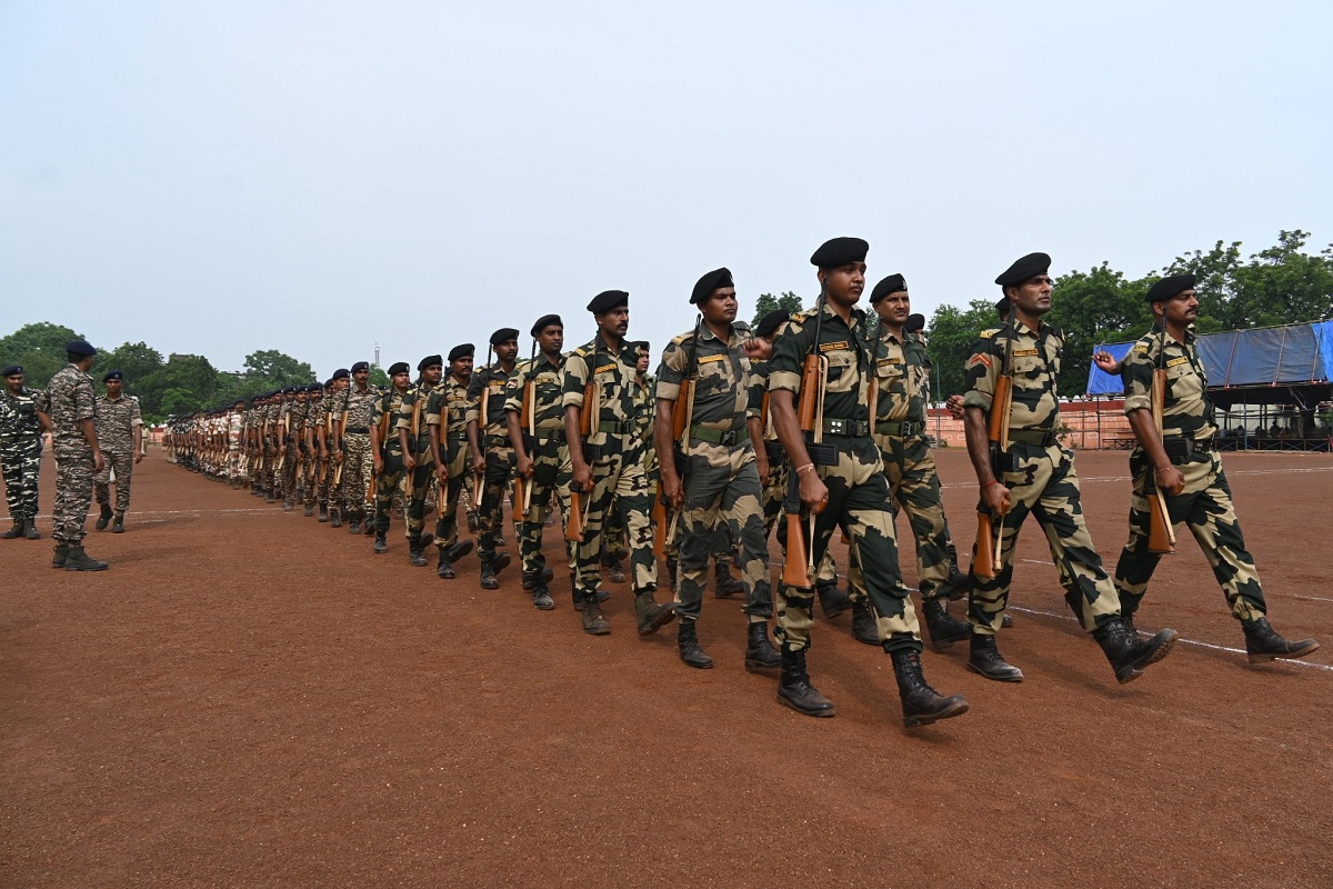 रायपुर पुलिस परेड ग्राउंड में स्वतंत्रता दिवस समारोह की तैयारी, जवानों ने किया रिहर्सल, देखें तस्वीरें