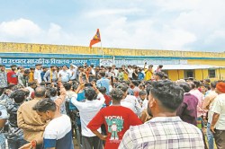 CG News:शिक्षक ने जय श्रीराम का नारा लगाने पर की पिटाई, स्कूल में जमकर हंगामा - image