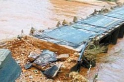 CG News: बस्तर में बारिश के बाद तबाही का मंजर, सभी जिलों में 1000 करोड़ तक के
नुकसान का अनुमान - image