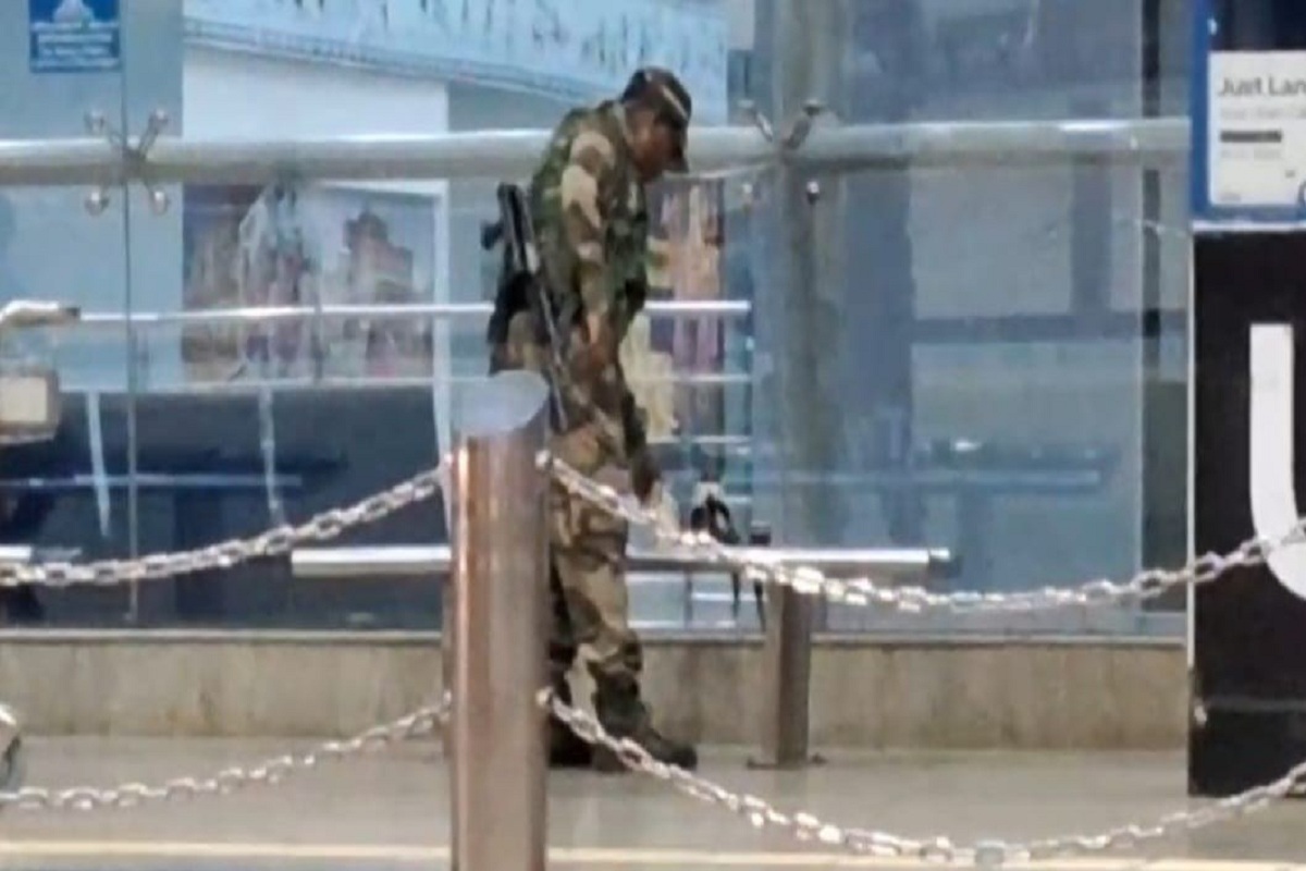 Raipur News: लावारिस बैग में मिला बम! बीडीएस-सीआईएसएफ ने किया सुरक्षा की मॉकड्रिल