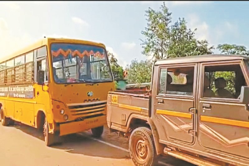 CG News: बोलेरो पिकअप के चपेट में आया स्कूली छात्र, बाल-बाल बचा, प्रबंधन ने पल्ला झाड़ा