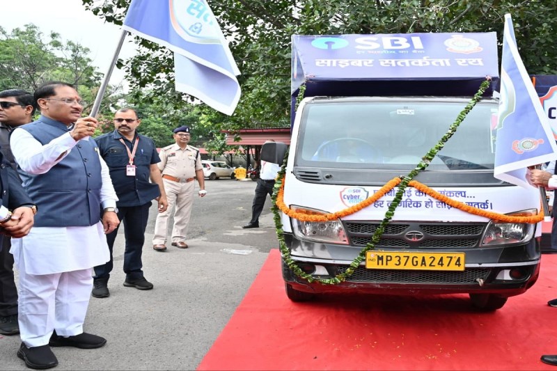 CG News: मुख्यमंत्री साय ने एसबीआई साइबर सुरक्षा रथ को झंडी दिखाकर किया रवाना, साइबर जागरूकता अभियान की शुरुआत