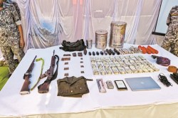 CG News: नक्सल मार्चे पर पुलिस को बड़ी सफलता, नक्सली कैप किया ध्वस्त, 16.50 लाख
बरामद - image