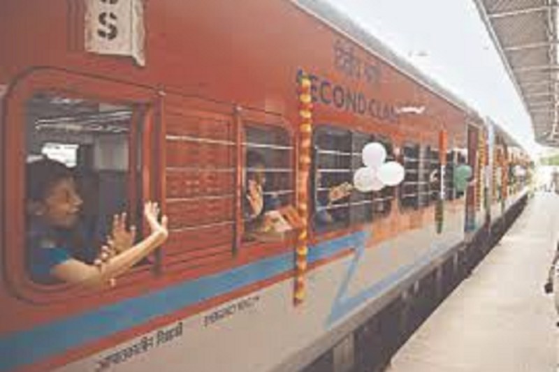 Indian Railway: रायपुर-जबलपुर इंटरसिटी में 22 दिन में 40 हजार यात्रियों ने किया सफर, जानें क्या है ट्रेन का समय