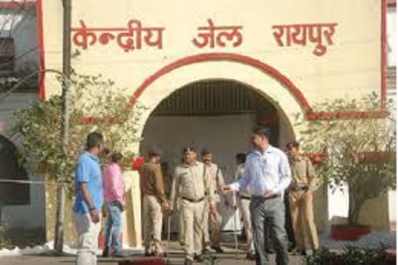 Raipur News: उम्रकैद की सजा काट रहा कैदी रायपुर जेल से फरार, साफ-सफाई करने के दौरान भागा