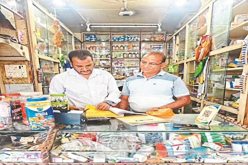 CG News: मेडिकल स्टोर में छापामार कार्रवाई, इलाके में मची खलबली