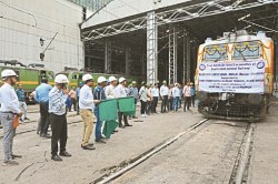 Indian Railway: रेल सुरक्षा की दिशा में बड़ा कदम, लोको पायलट को मिलेगा रियल टाइम
सिग्नल डेटा, आमने-सामने ट्रेनें आने पर ऑटोमेटिक ब्रेक - image